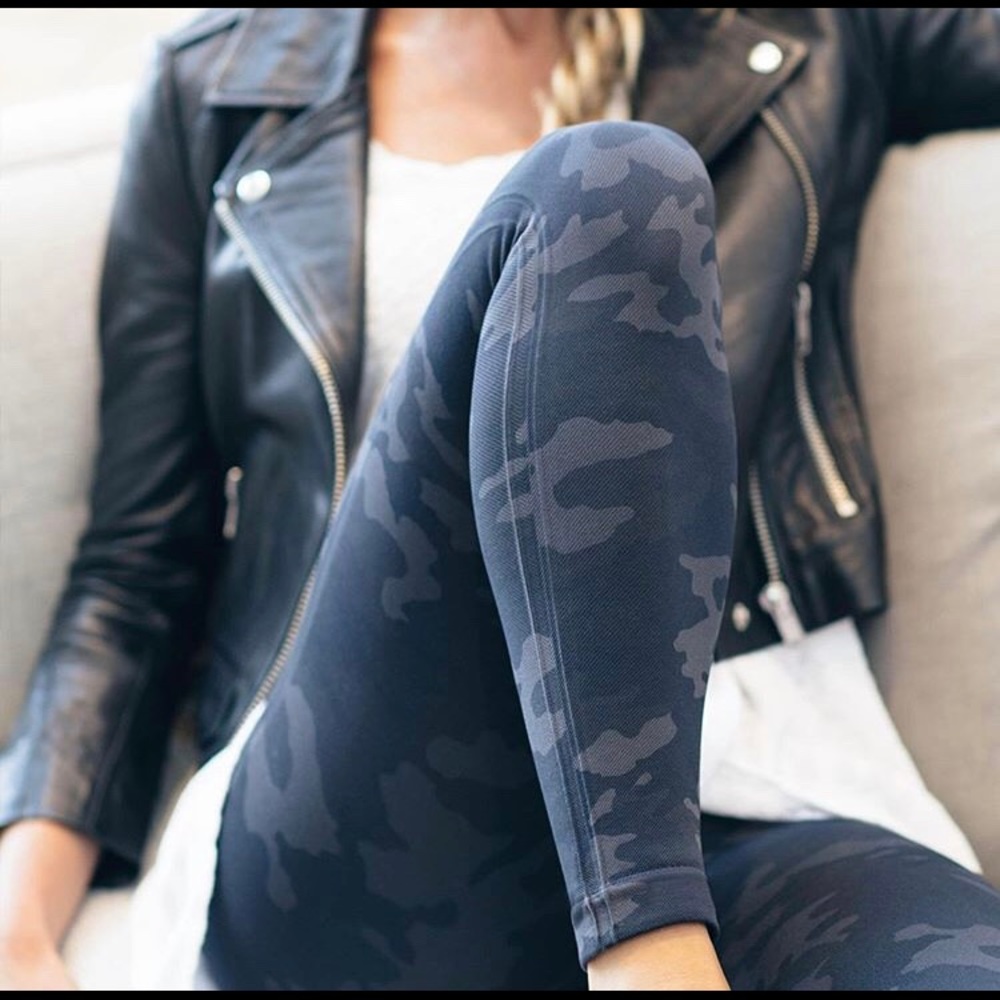 Spanx seamless camp legging Size Small NWT
